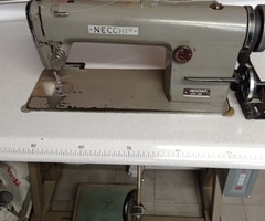 Професионална шевна машина за средно и средно тежки материи.