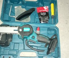 Акумулаторна резачка Макита Makita