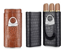 Кожен калъф за 3 пури с кедрово дърво + резачка (крокодилски ефект)