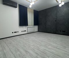 Просторен офис под наем в бизнес сграда