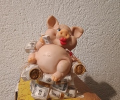 касичка във формата на прасе