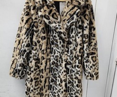 Продавам чисто ново дамско палто на Манго М размер - 3